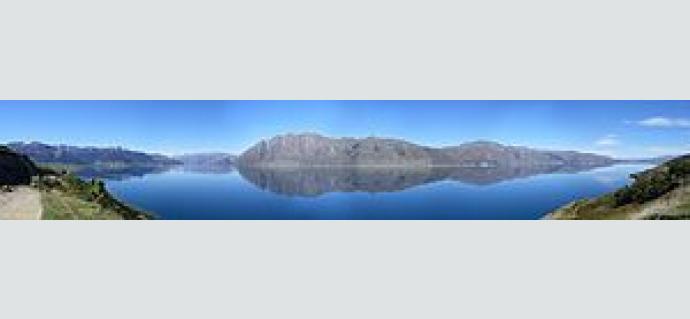 Lake_Hawea_panorama.jpg